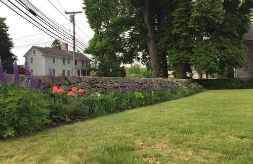 Adamsville House | Large Home in Adamsville. Close to Vineyards, Breweries & Beaches. Central AC