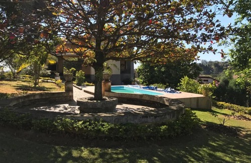 Mairinque House | Large home in gated community for family reunion, friends or season