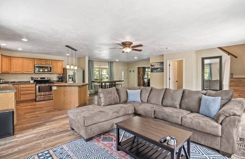 Lansing House | Large Home Sleeps 22! Dogs Ok!