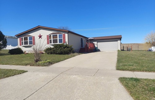 Baraboo House | Large home to gather with friends and family. 4 min from Devils Lake State Park