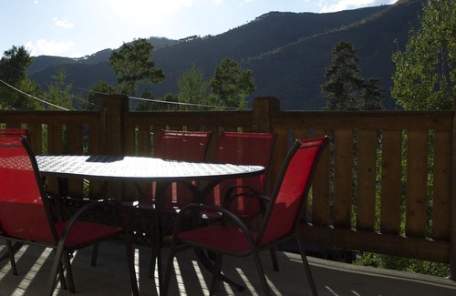 Highland Meadows House | Large home with 2 living spaces and a loft! Close to mountain and stores.