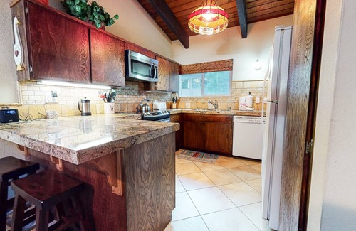 Mammoth Lakes Condo | Large Home with Balcony, Near The Village! Family Friendly Complex Amenities