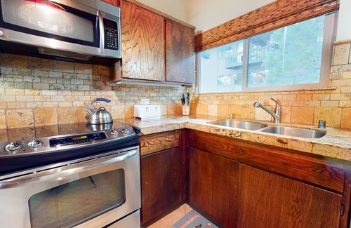 Mammoth Lakes Condo | Large Home with Balcony, Near The Village! Family Friendly Complex Amenities