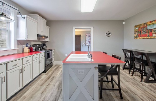 Kokomo House | Large home with character .5 Miles to downtown