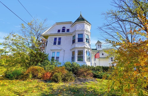 Oxford House | Large Home with indoor pool Close to Casino, Lakes, and Mountains