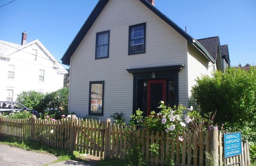 Rockland House | Large Home With Lovely Gardens Short Walk To Main Street STR22-26