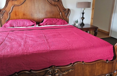 Sidney Center House | Large House, 2 Family Units, Sleeps13, 25 min to Oneonta, 50 min to Cooperstown