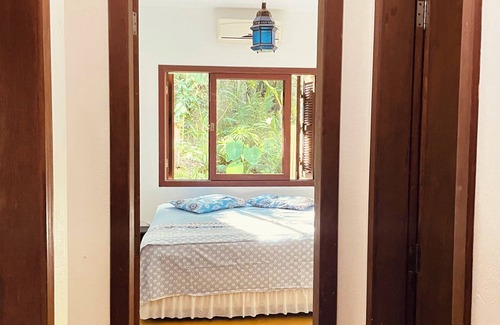 Florianopolis House | Large house on the edge of the lake, right on the sand. Privacy and comfort for up to 6