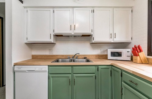Mount Vernon House | Large House Downtown Mt Vernon, Dog Friendly
