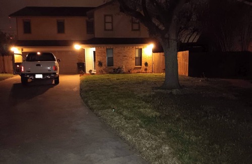McAllen House | Large House in Peaceful McAllen. Large Pool, 10th/Trenton. Perfect Location