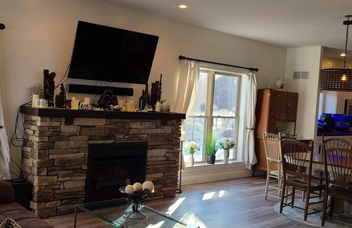 Rotterdam Junction House | Large House on Ballston Lake -Saratoga Springs with Private Beach, Dock, Jacuzzi