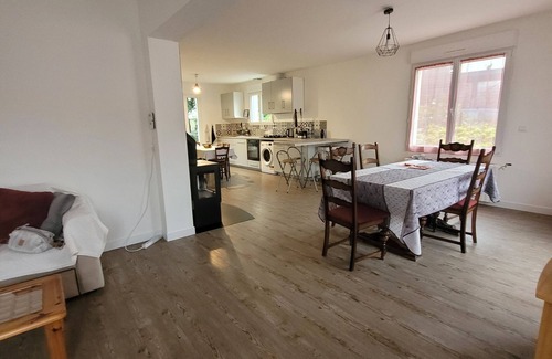 LʼIle-dʼOlonne House | LARGE HOUSE ON ENCLOSED WOODED GROUNDS OF 1200M2. PETS ALLOWED