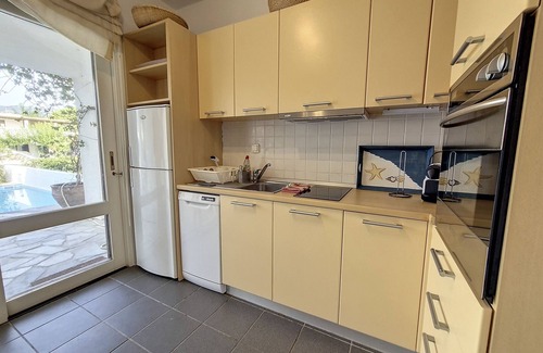 Plepi House | Large house on the beach with pool (2 apartments)