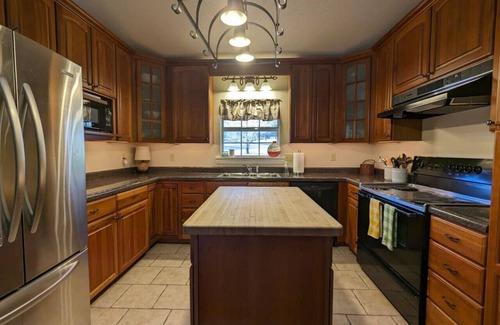 Eureka Springs House | Large House on White River+River Access+Wifi