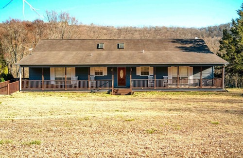 Eureka Springs House | Large House on White River+River Access+Wifi