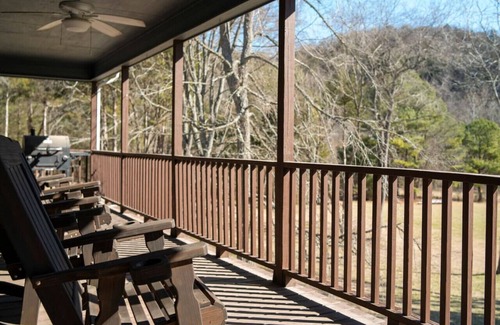 Eureka Springs House | Large House on White River+River Access+Wifi