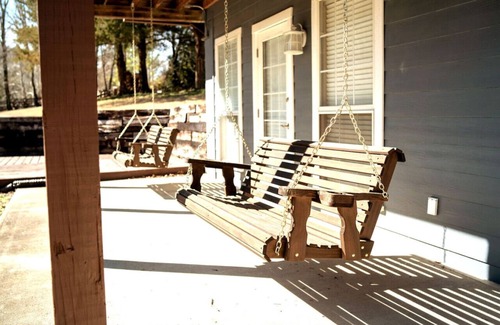 Eureka Springs House | Large House on White River+River Access+Wifi