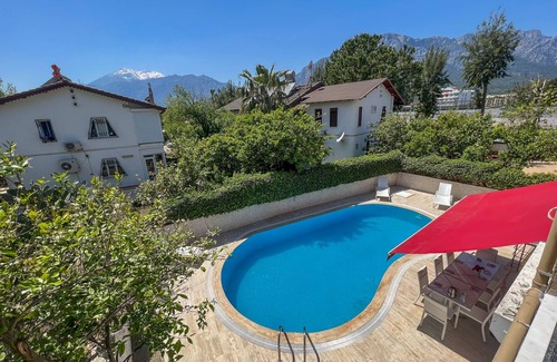 Kemer House | Large House only 100m to the beach, shopping and going out local centre Kemer