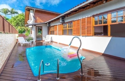 Jurere Internacional House | LARGE HOUSE P/12, 4 BEDROOMS (2 SUITES), wifi, 350 m from the sea. SHARE IN 12 TIMES