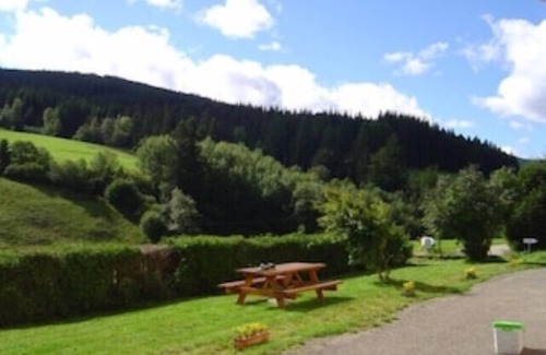 Le Bonhomme House | LARGE HOUSE SLEEPS 24 IN THE MIDDLE OF THE MEADOWS