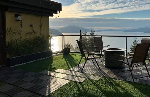 Lions Bay House | Large house with ocean view in sea to sky highway