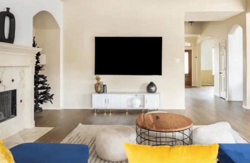 Barker House | Large house with Pool and Pool Table , BBQ