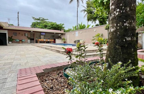 Balneario Praia do Pernambuco House | Large House With Pool Guaruja