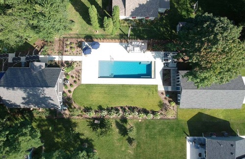 Williams Bay House | Large In-Ground Heated Pool |Two-Tiered Deck |Built-In Brick FirePit |New Home |Separate Coach House