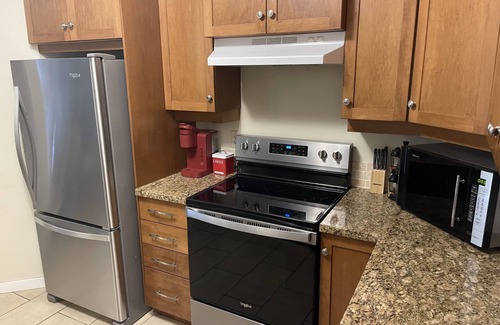 Okanagan-Similkameen Condo | Large Lakefront 3 Bed Condo With Gorgeous Osoyoos Lake and Mountain Views
