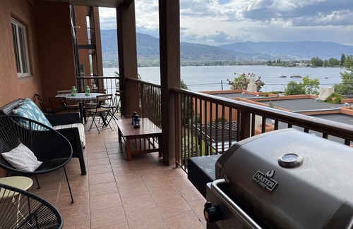 Okanagan-Similkameen Condo | Large Lakefront 3 Bed Condo With Gorgeous Osoyoos Lake and Mountain Views