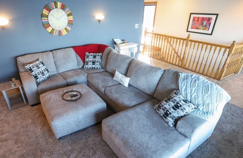 Lake Cottage | Large lakefront house with indoor pool & hot tub!