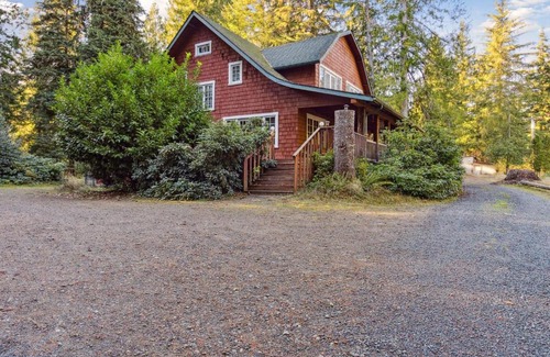 Ashford House | Large Lodge at Rainier Lodge 0,4 m from entrance cabin