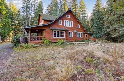 Ashford House | Large Lodge at Rainier Lodge 0,4 m from entrance cabin