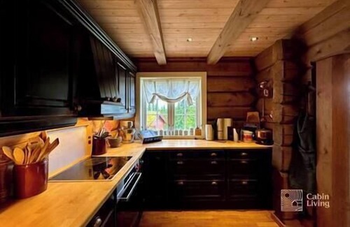 Ringsaker House | Large log cabin at Sjusjøen with sauna, fireplace and panoramic view
