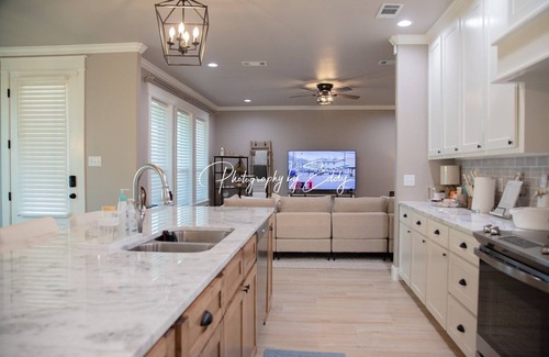San Angelo House | Large & Luxurious in Bentwood Country Club near Lake Nasworthy. 4 bdrm/2.5 bath