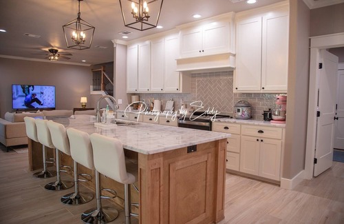 San Angelo House | Large & Luxurious in Bentwood Country Club near Lake Nasworthy. 4 bdrm/2.5 bath