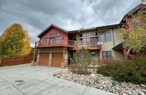 Dillon House | LARGE LUXURY 4 BR LAKE DILLON HOME WALK TO MARINA!