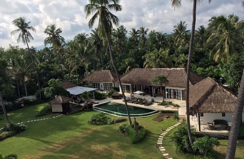 Bukti Villa | Large luxury beach villa, max 10 people, beautiful volume, typical Balinese