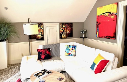 Findlay Apartment | Large Luxury Downtown "Design Studio" One Bedroom Apartment