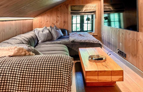 Maurset House | Large luxury holiday home with magnificent views of the mountains and the river.