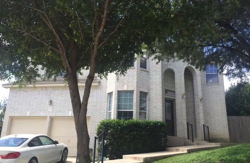 Stone Oak House | Large Luxury House w/Theater & Gym - early check-in & late checkout available