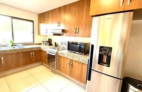 San Antonio Tlayacapan House | Large Modern Ajijic 1 King Bdrm Home -Walk To Everything -Gym -Pickleball Court