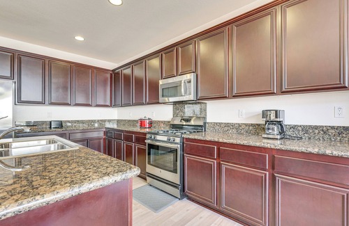 Menifee House | Large Menifee Home: 1 Block to Neighborhood Park!