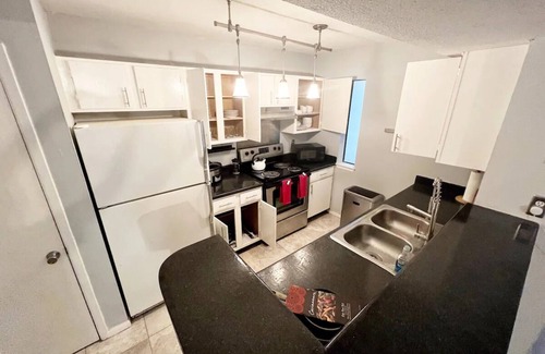 East Riverside - Oltorf Condo | Large Modern 2 Bed/2 Bath -7 min DT in Central ATX
