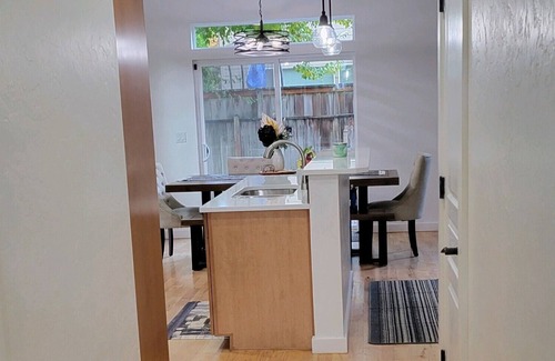 Eugene House | Large, modern, centrally-located and pet friendly home