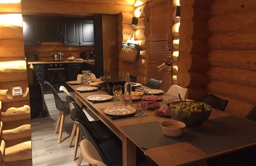 Allos Ski Chalet | Large, modern, cosy log cabin for 2 or 3 families; sleeps 12