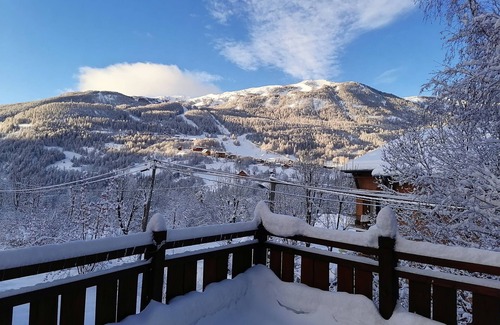 Allos Ski Chalet | Large, modern, cosy log cabin for 2 or 3 families; sleeps 12