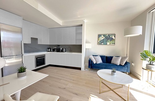 Lower East Side Apartment | Large Modern Guest Suite - Private Terrace - Manhattan
