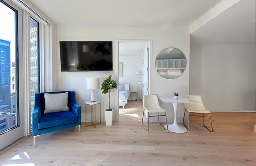 Lower East Side Apartment | Large Modern Guest Suite - Private Terrace - Manhattan