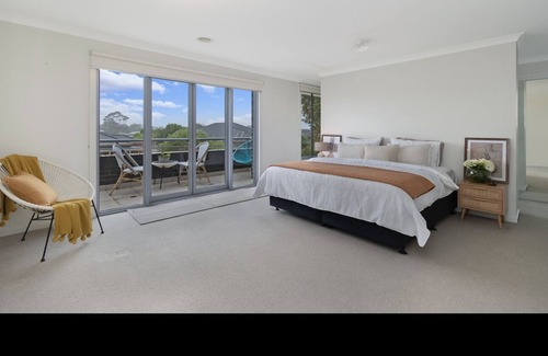 Port Fairy House | Large modern house with enclosed back yard. Short walk to central Port Fairy.